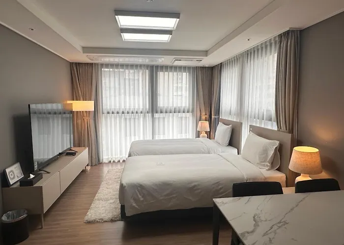 Sollago Myeongdong & 4*